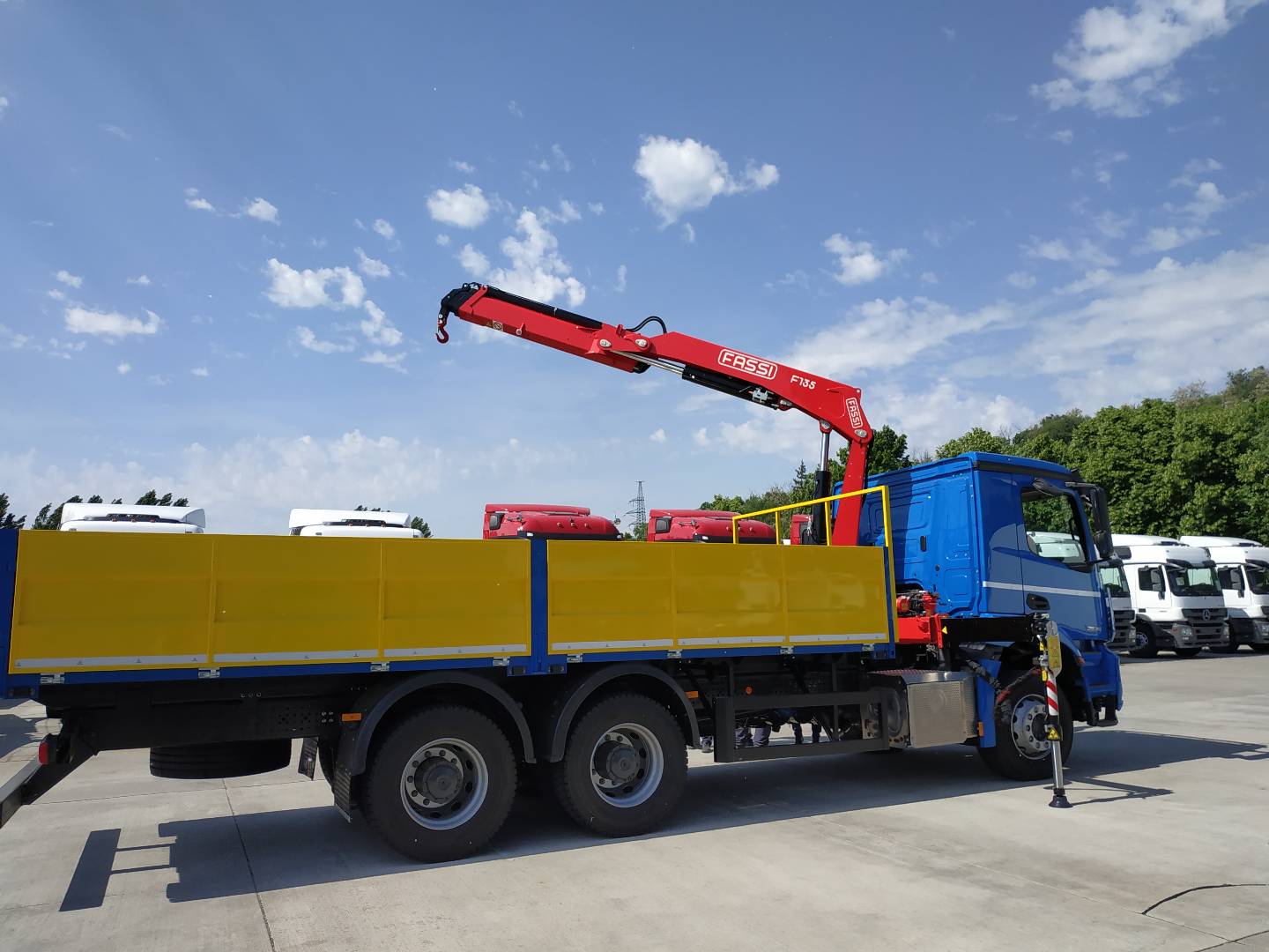 Бортовой автомобиль