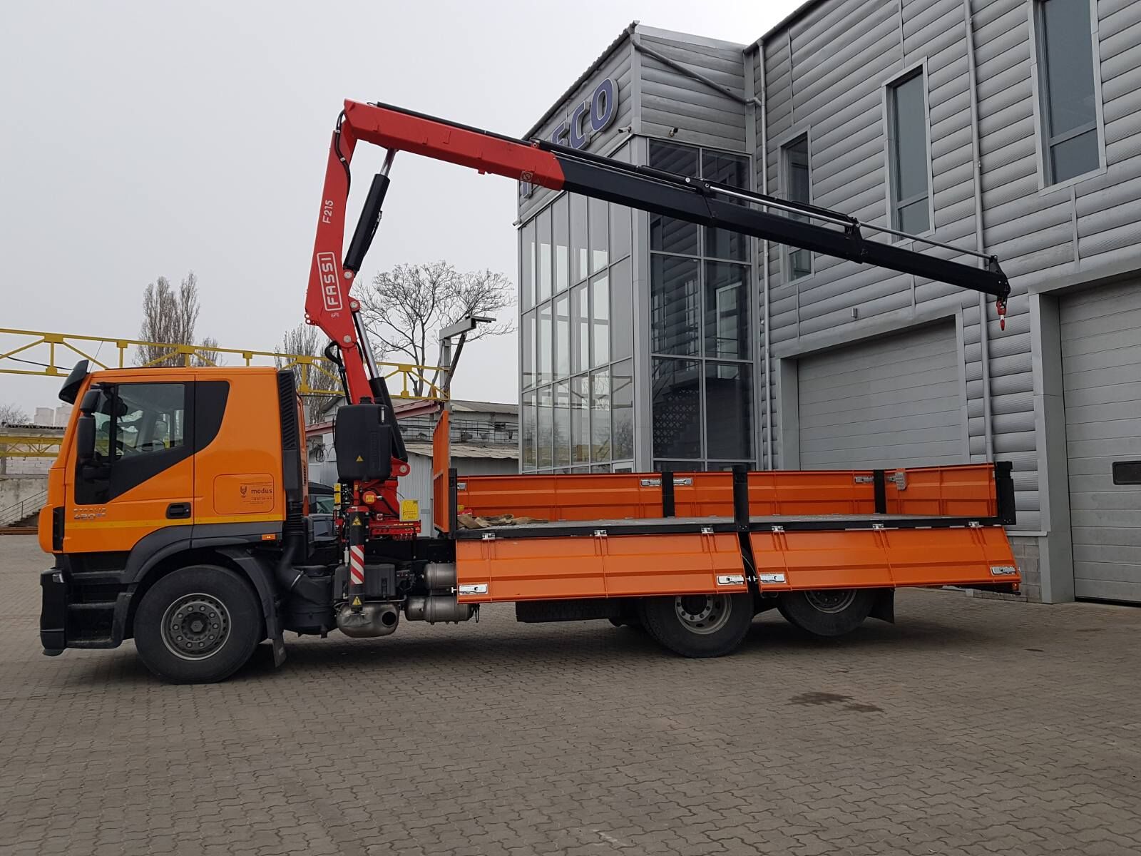 Бортовий автомобіль