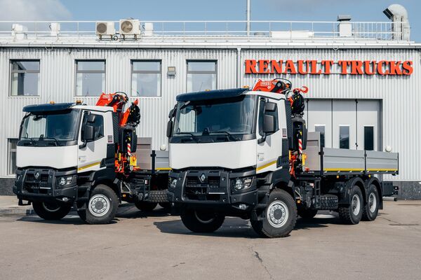 Изготовлена ​​крупная партия бортовых автомобилей Renault Trucks с КМУ Fassi серии Medium duty