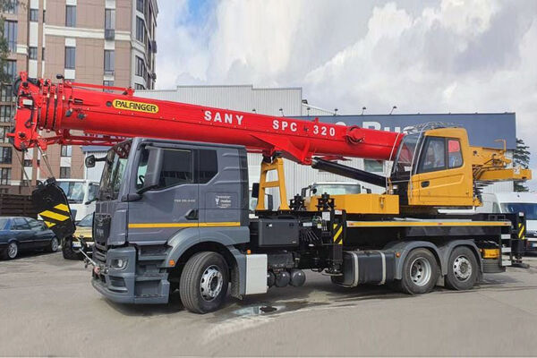 Завод «Модус» вперше змонтував автокран Palfinger Sany SPC320 на вантажному шасі MAN 6×2