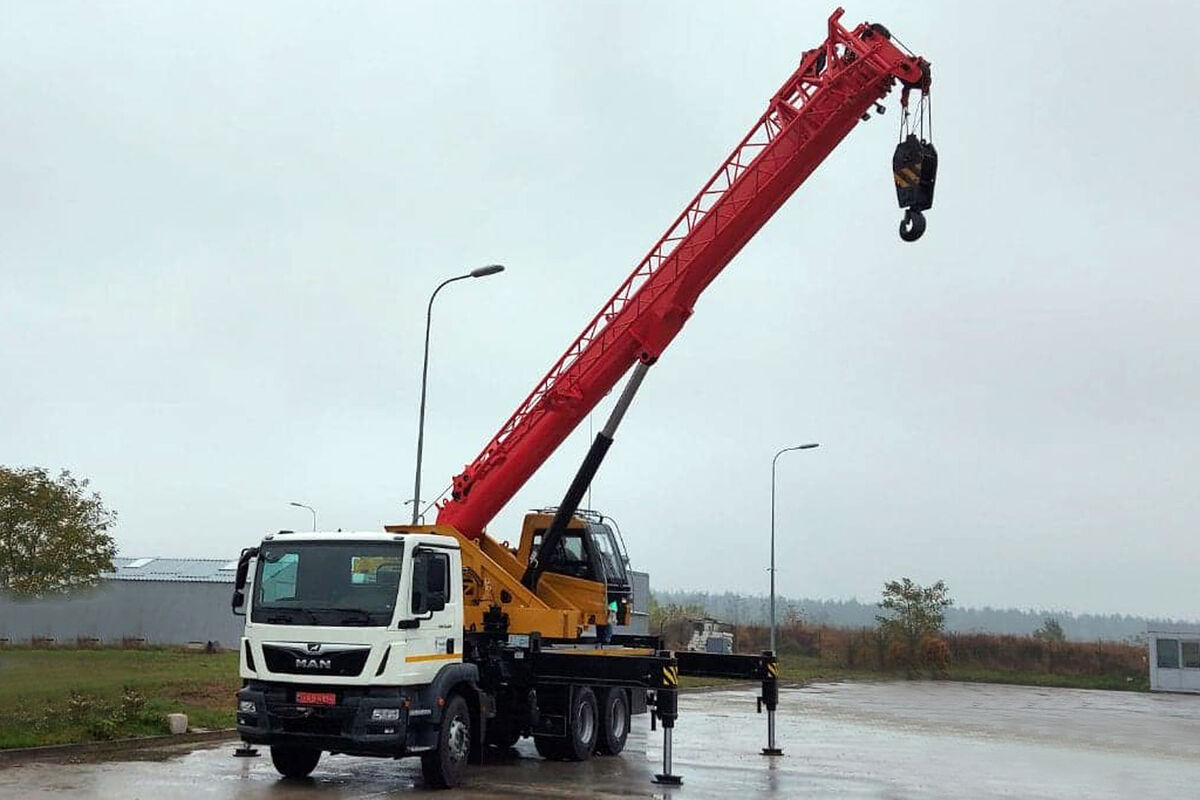 Черговий автокран Palfinger Sany SPC 320 продано приватній будівельній компанії в Київській області