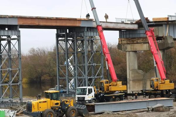 Сразу два автокрана Palfinger Sany работали на одном из разрушенных объектов Украины
