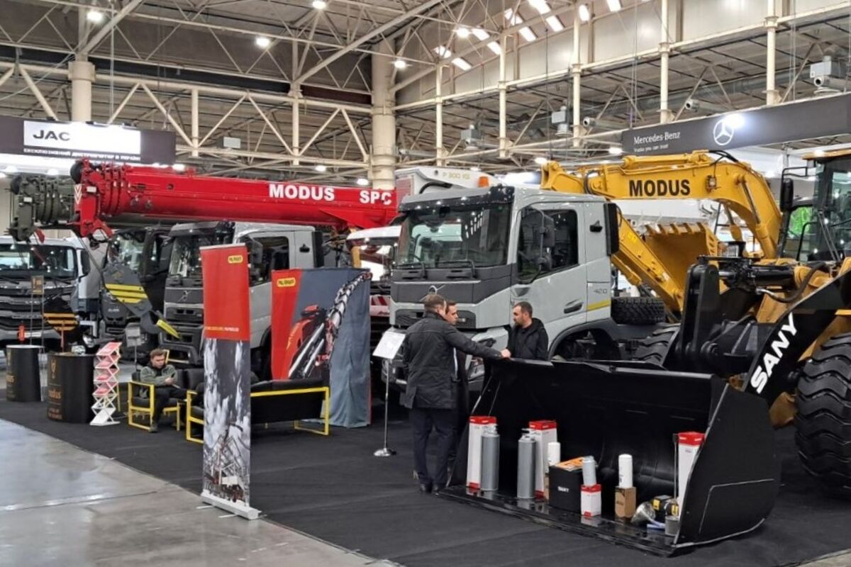 УМЗ МОДУС традиционно представил новую спецтехнику на выставках ДорТехЭкспо/Коммунтех-2025