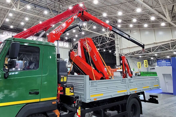 В ВСУ будут пользоваться бортовым грузовиком МАЗ с краном-манипулятором FASSI