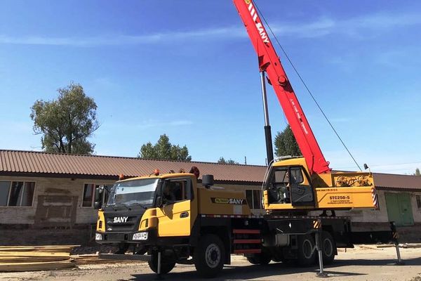 В Горишних Плавнях теперь будет работать автокран Palfinger Sany STC250–5