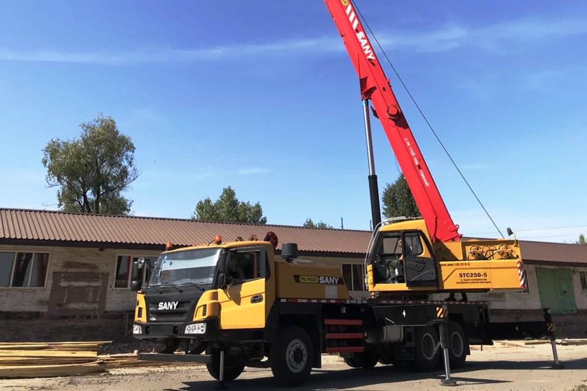 В Горишних Плавнях теперь будет работать автокран Palfinger Sany STC250–5