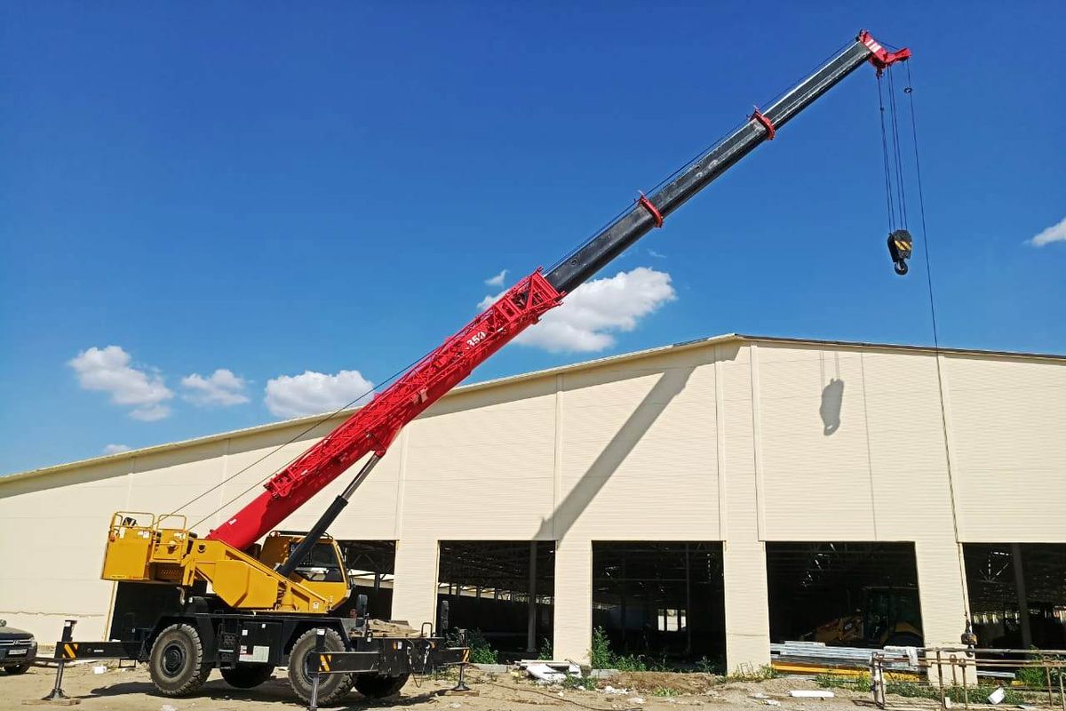 В Винницкой области автокран Palfinger Sany SRC350 C успешно построил два больших здания