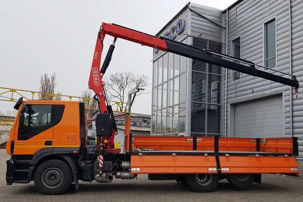 Компания Модус изготовила партию бортовых автомобилей Iveco Stralis с кранами-манипуляторами Fassi