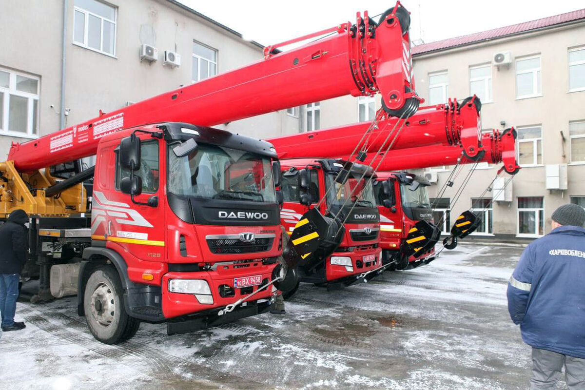 Харьковские энергетики получили 3 мощных автокрана SANY SPC 180 на базе DAEWOO MAXIMUS