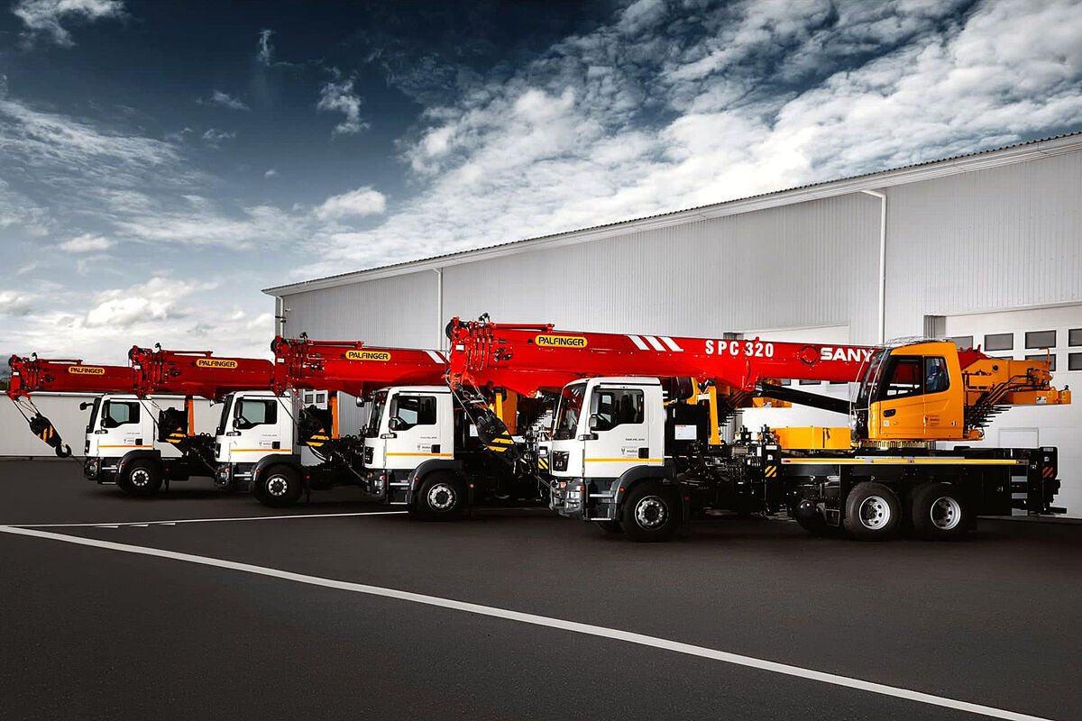 Партия из четырех 32-тонных автокранов Palfinger SPC320 передается на объекты ВСУ